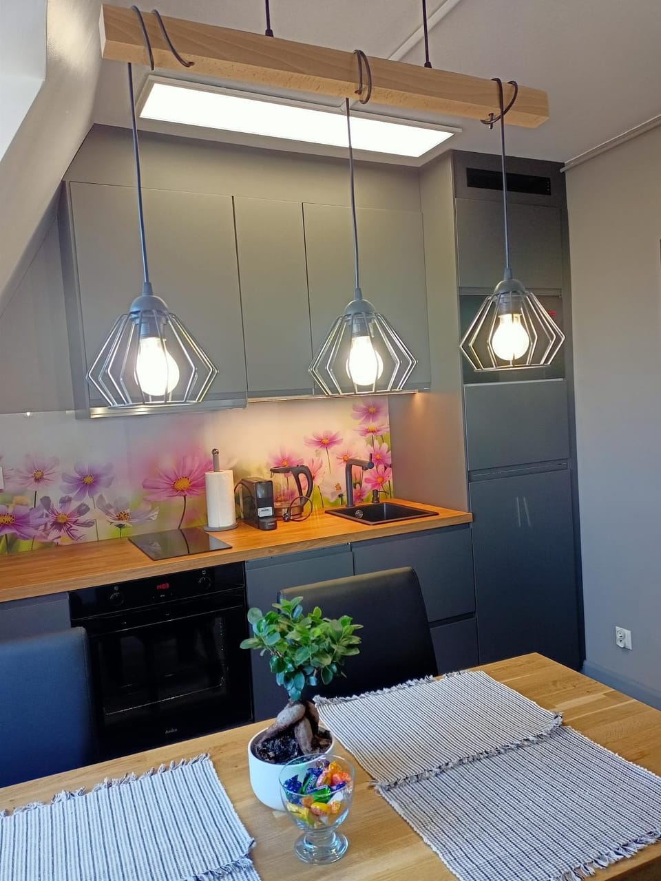 Kitchen or kitchenette, Dining area, stove