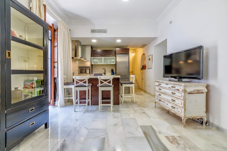 TV and multimedia, Kitchen or kitchenette, Living room, Dining area, heating, air conditioner