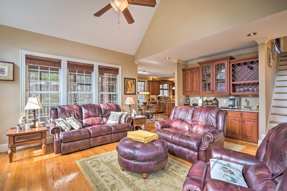 Luxury Estate: Game Room & Pickleball Court House in North Carolina