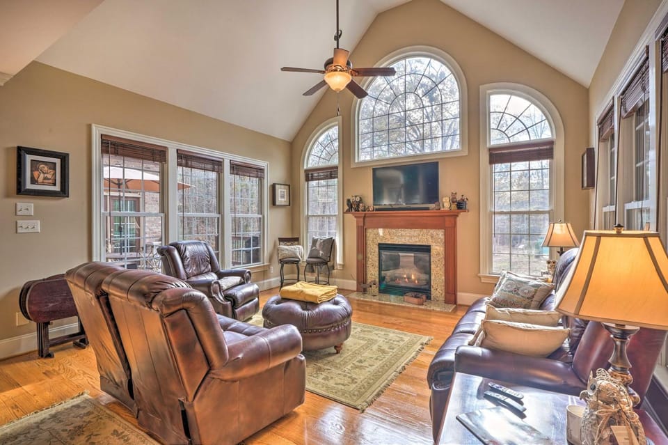 Luxury Estate: Game Room & Pickleball Court House in North Carolina