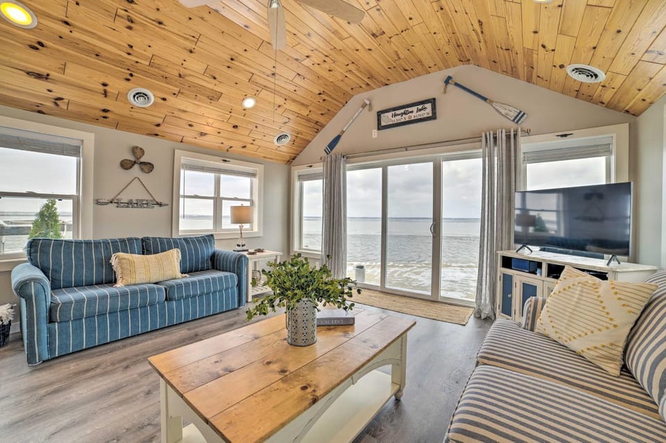 Charming Modern Cottage on Houghton Lake! House in Houghton Lake