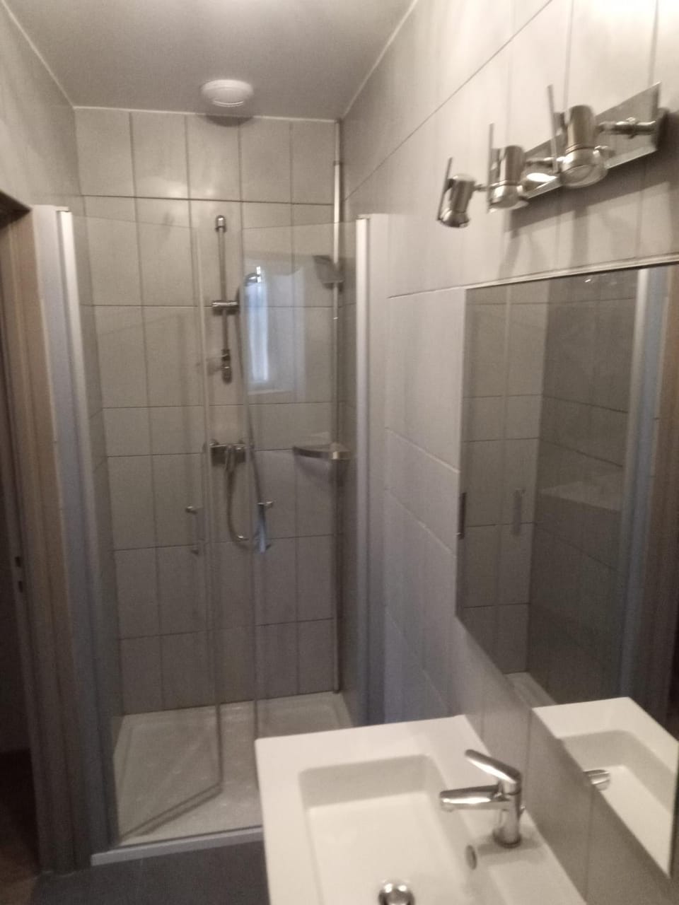 Shower, Bathroom, towels