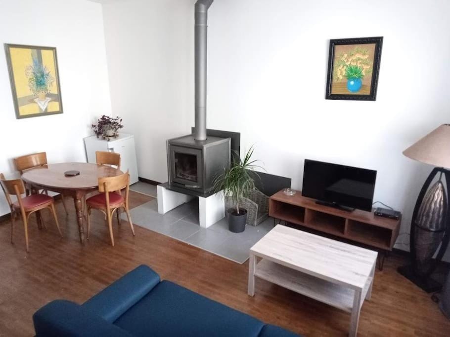 TV and multimedia, Living room, fireplace