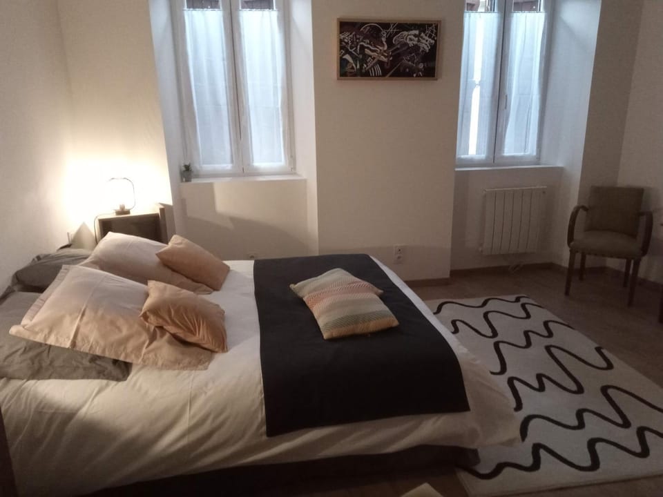 Bed, Photo of the whole room