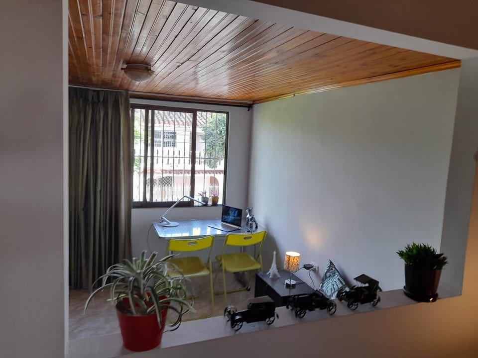 APTO # 8 SUR amplio para flias o grupos con aire Apartment in Cali