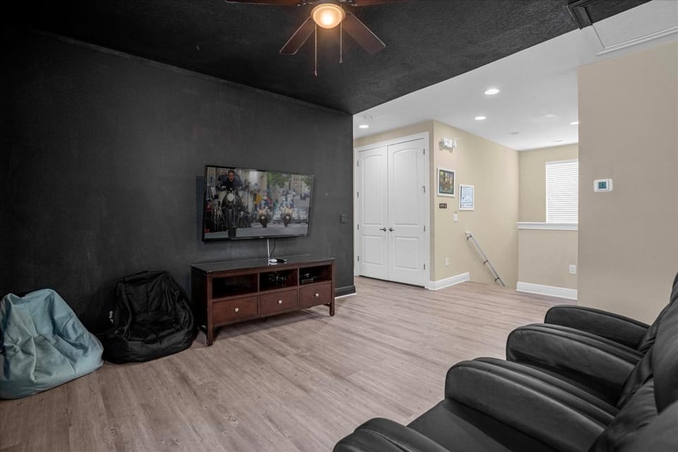 Communal lounge/ TV room, TV and multimedia