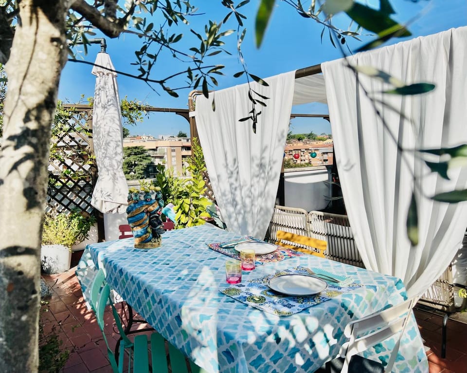 Balcony/Terrace, City view, Entertainment, Lunch, Dinner