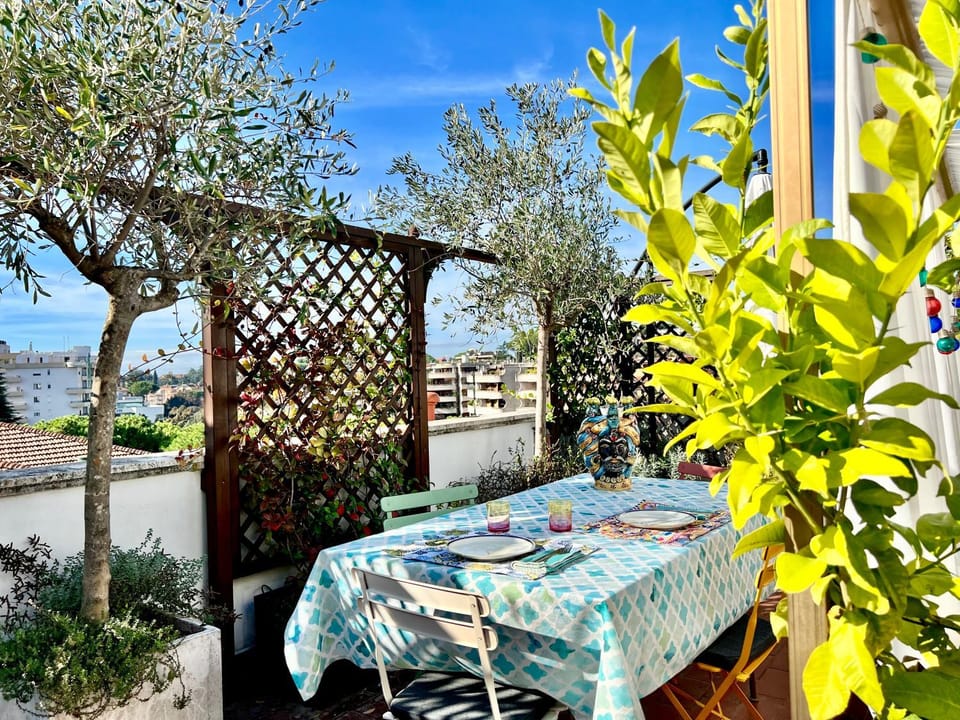 Garden, Solarium, Balcony/Terrace, City view, Garden view