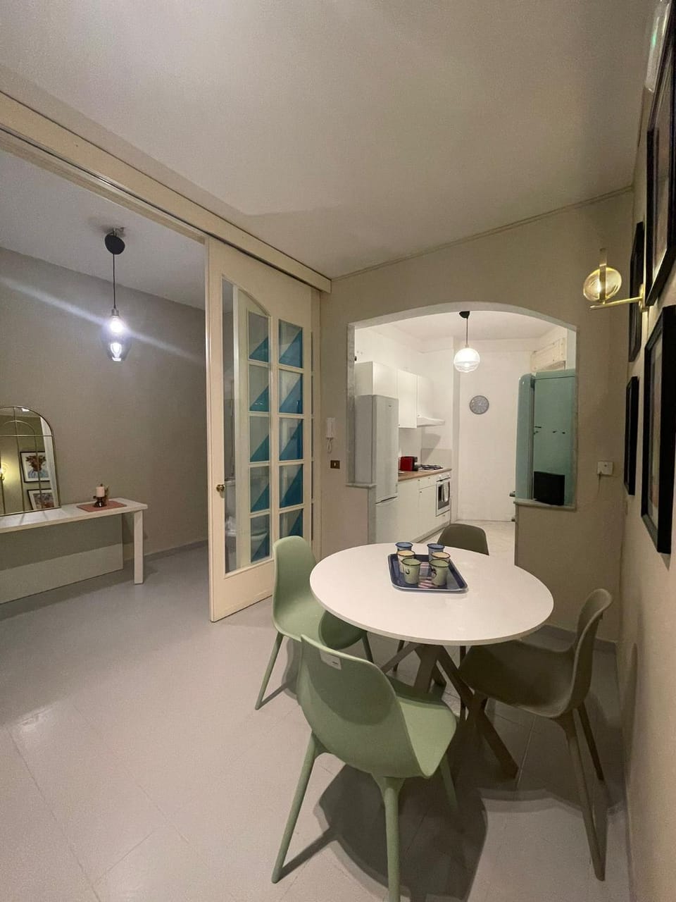 Kitchen or kitchenette, Seating area, Dining area