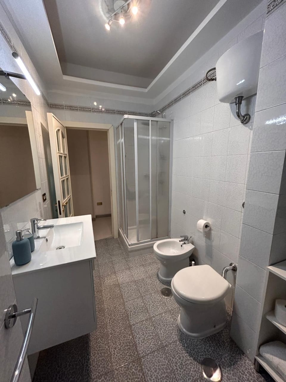 Shower, Toilet