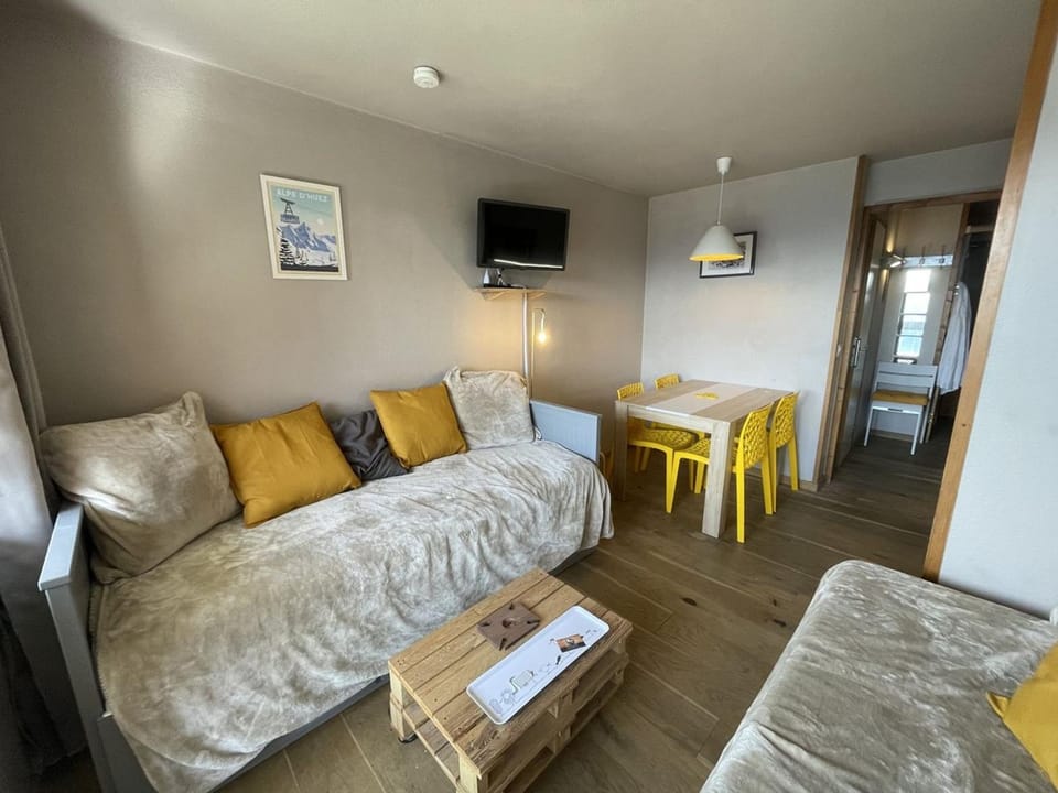 Studio 4 pers, Quartier des Jeux, Alpe d'Huez - Balcon exposé Sud, proche pistes et commerces - FR-1-405-225 Apartment in Huez