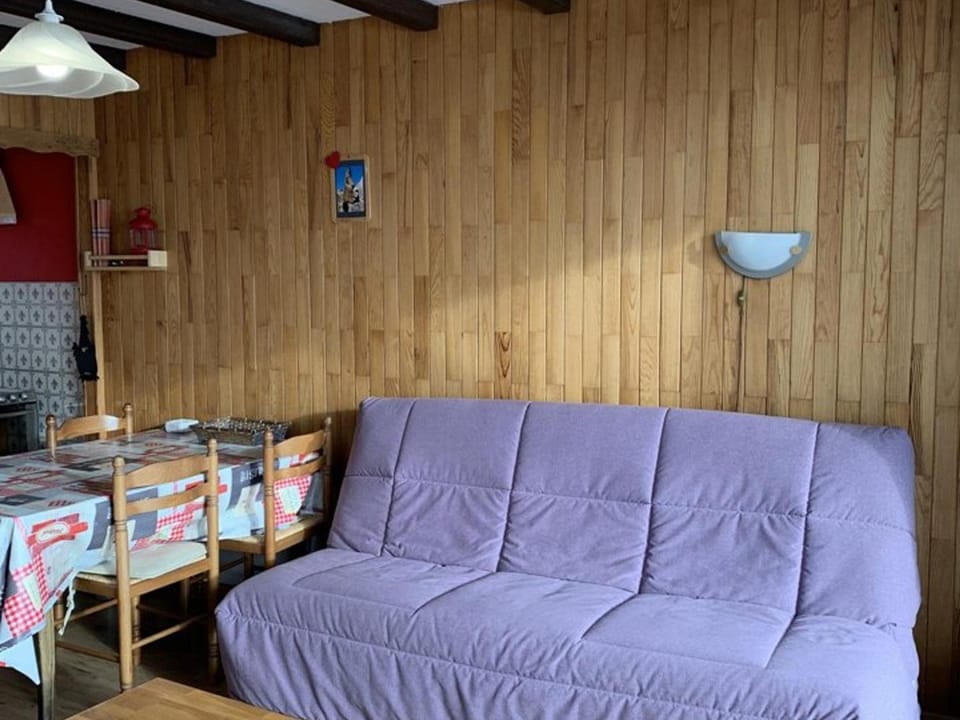 Studio cosy pour 4 à L'Alpe d'Huez, balcon sud, proche pistes et commerces, animaux bienvenus Apartment in Huez