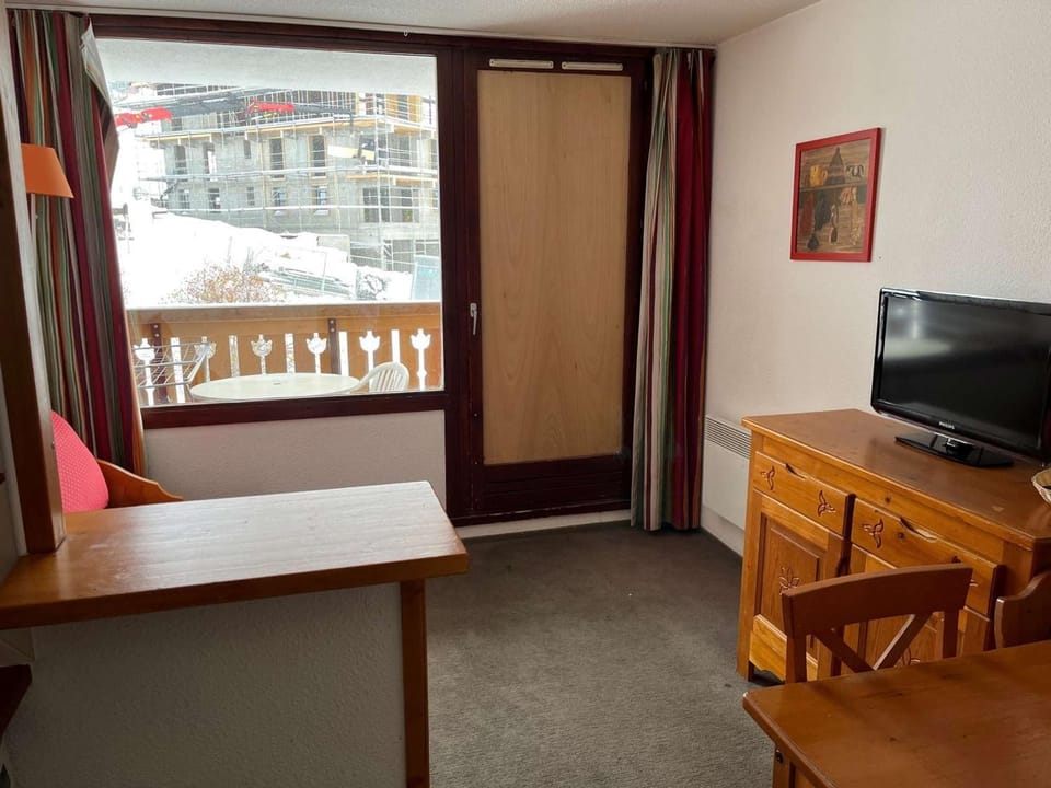 Appartement cosy 2P pour 4 pers. à 100m des pistes et commerces - L'Alpe d'Huez - FR-1-405-212 Apartment in Huez