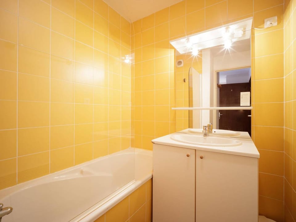 Appartement cosy pour 6 personnes avec balcon, parking et accès aux pistes - FR-1-695-9 Apartment in Catalonia