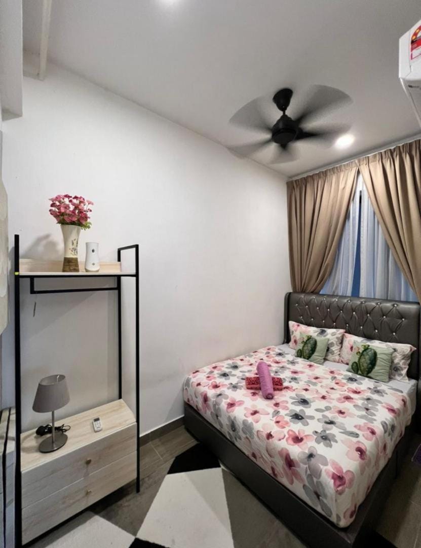 SKY COZY TROIKA RESIDENCE, 1 BEDROOM 4-6 PAX, 2 BEDROOMS 6-8 PAX, POOL VEW, SKY & CITY VIEW, Free Parking, Pool, Unlimited Wifi Apartment in Malaysia