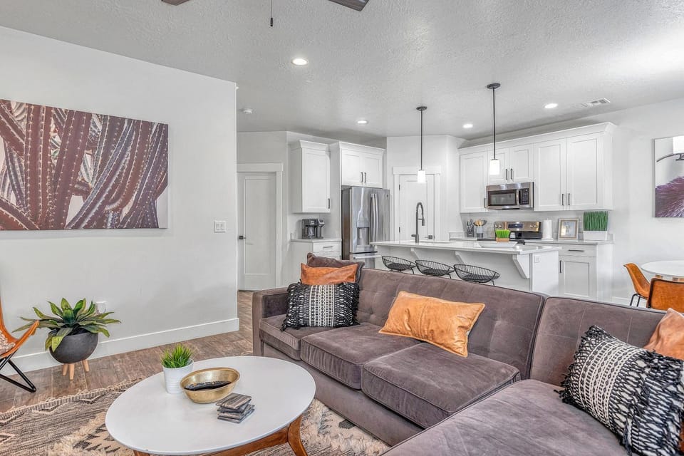 Southern Retreat, Priv Patio with Hot Tub, Zions. House in Washington