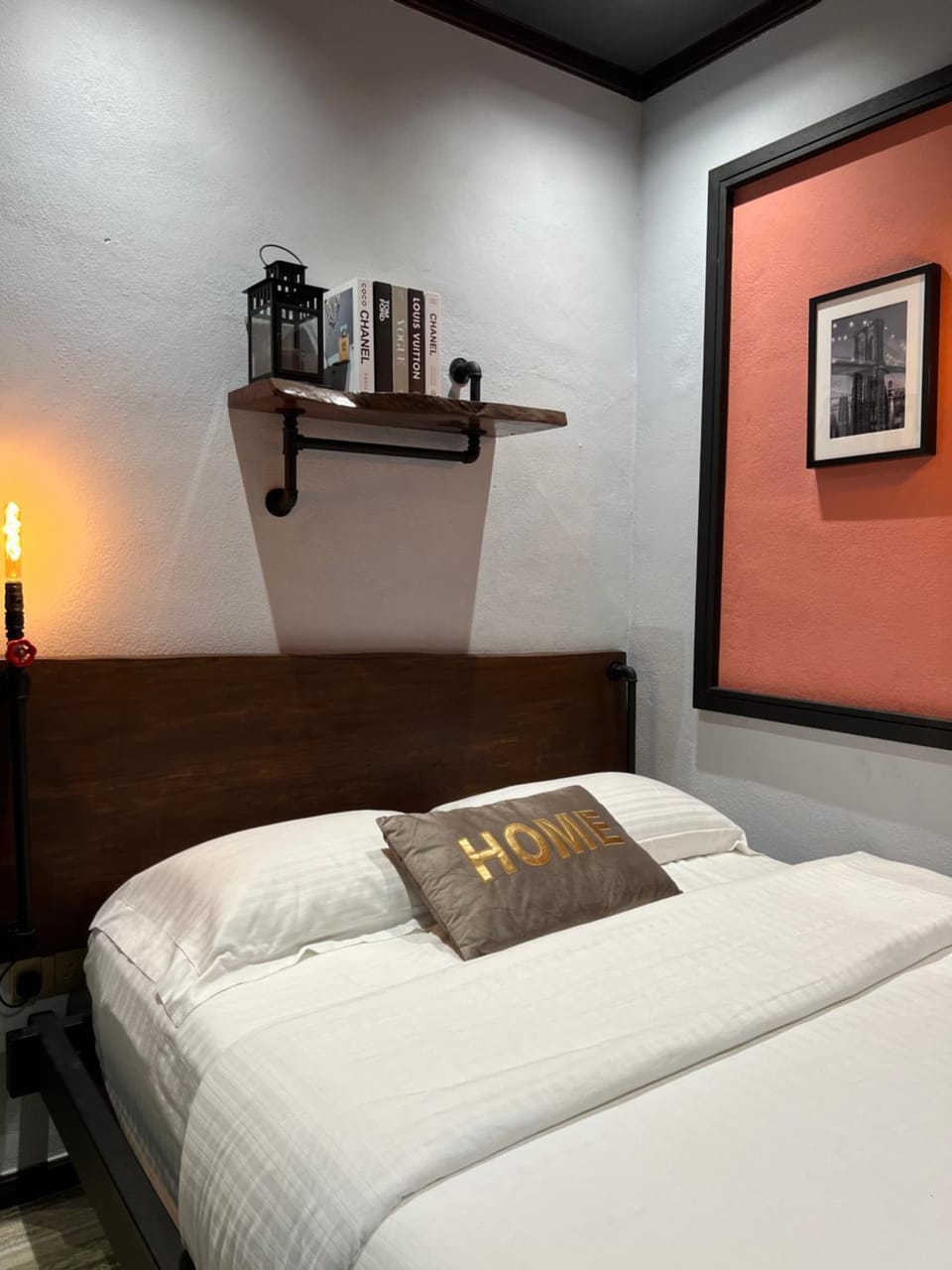 Bed, Bedroom, hair dresser