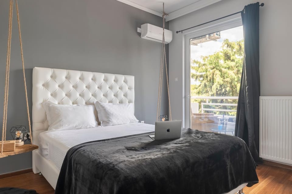 Photo of the whole room, Bedroom, air conditioner