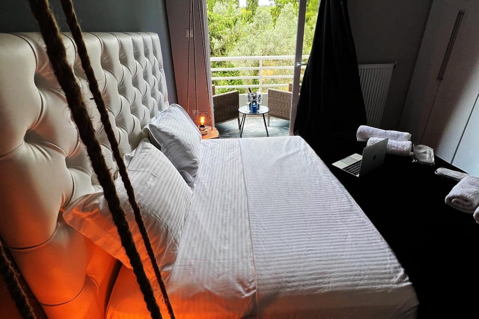 Bed, Living room, Bedroom