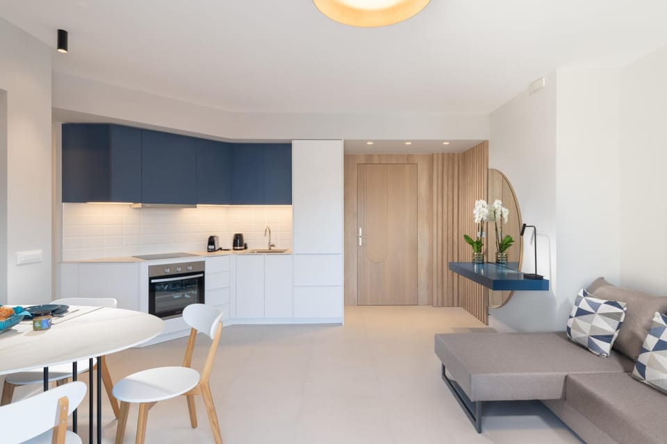 Seating area, kitchen