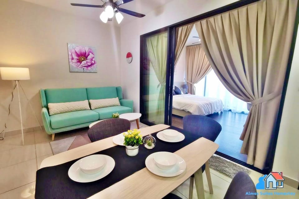 Living room, Photo of the whole room, Seating area, Dining area