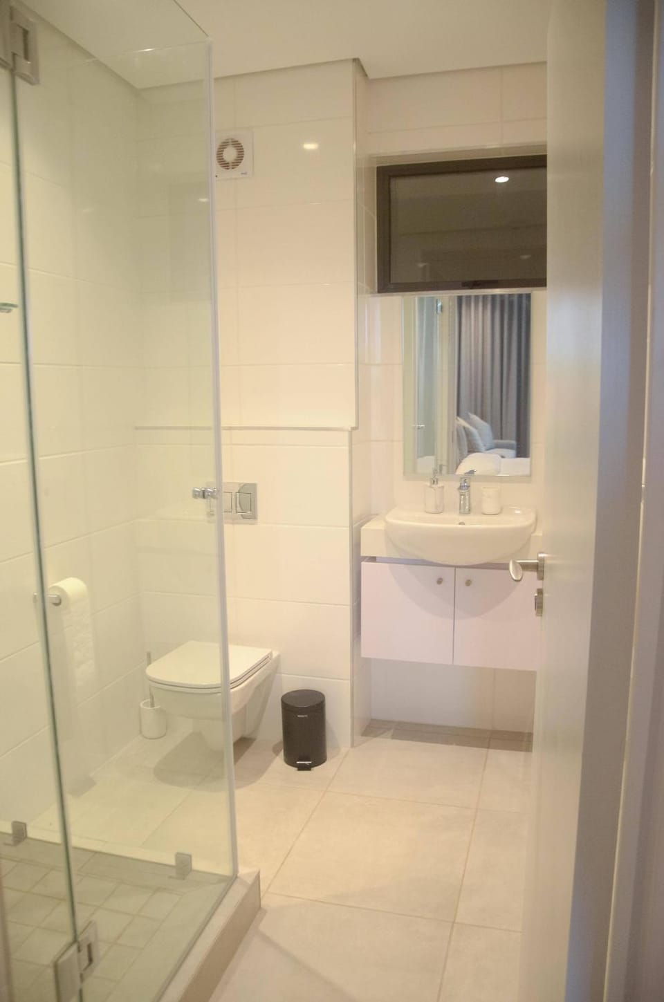 Shower, Toilet