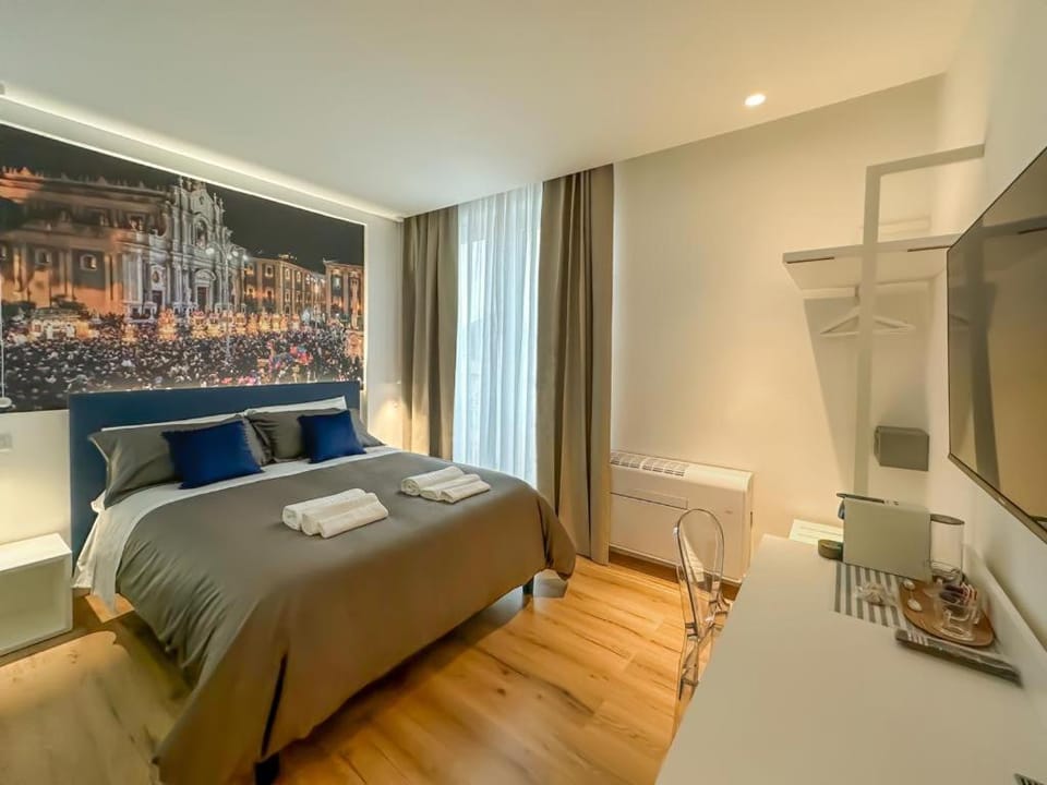 Bed, Photo of the whole room, Bedroom, City view, internet, towels