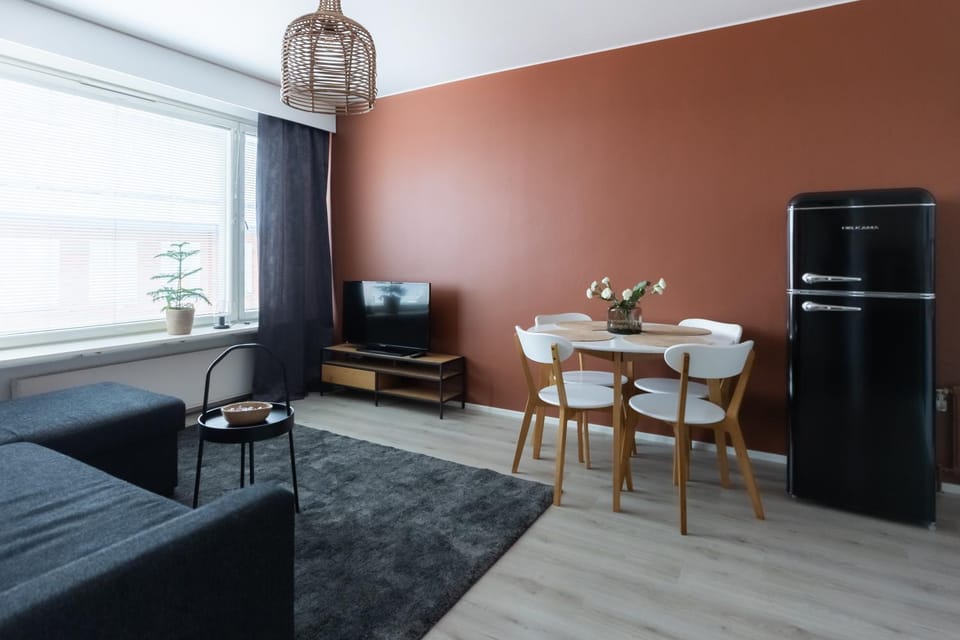 TV and multimedia, Living room, Seating area, Dining area