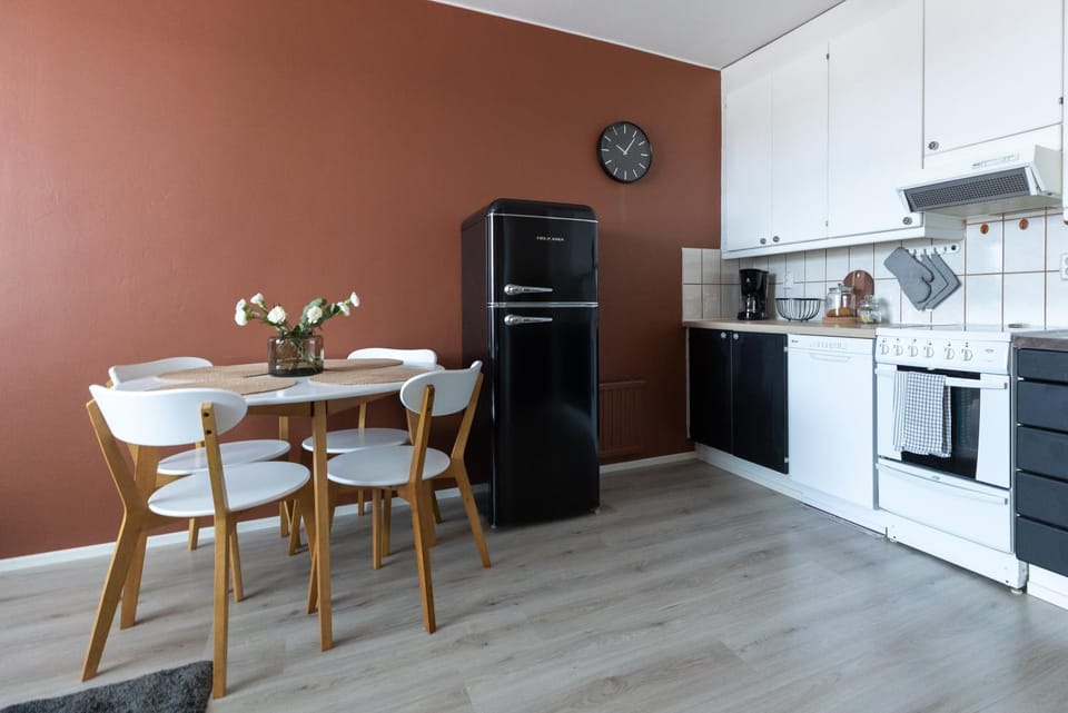 Kitchen or kitchenette, Dining area, dishwasher