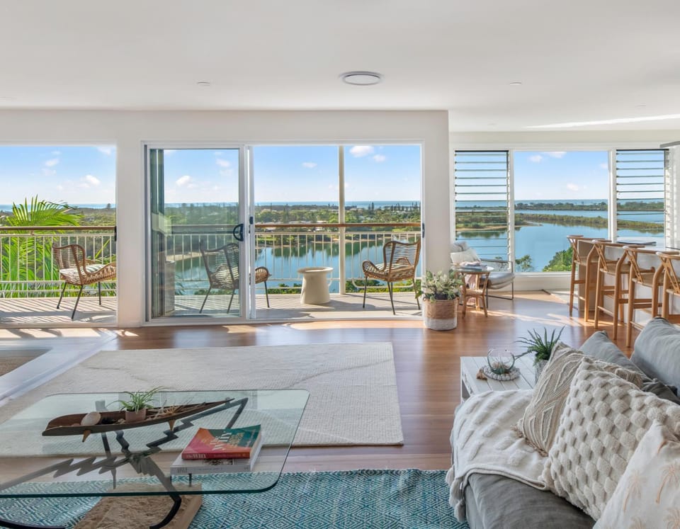 Natural landscape, View (from property/room), Balcony/Terrace, Living room, Seating area, Lake view, River view, Sea view