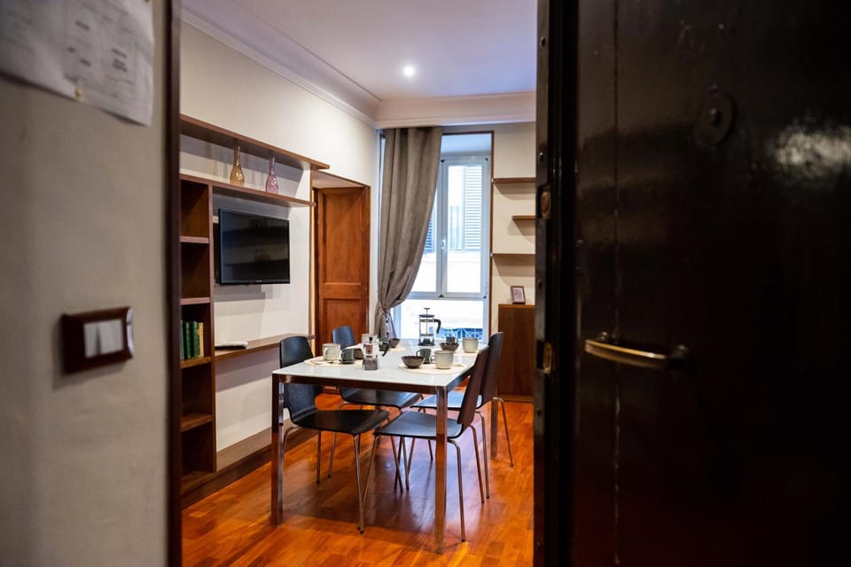 Colosseum at 400 meters Apartment in Rome