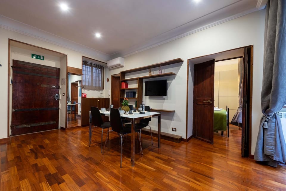 Colosseum at 400 meters Apartment in Rome