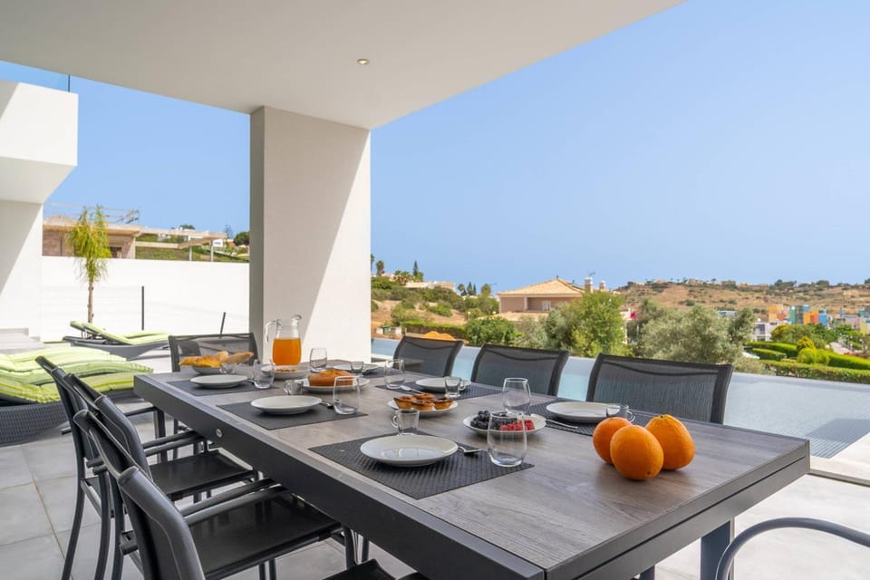 Villa das Amendoeiras by HelloVacations Villa in Guia