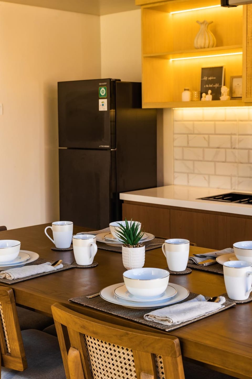 Kitchen or kitchenette, Dining area