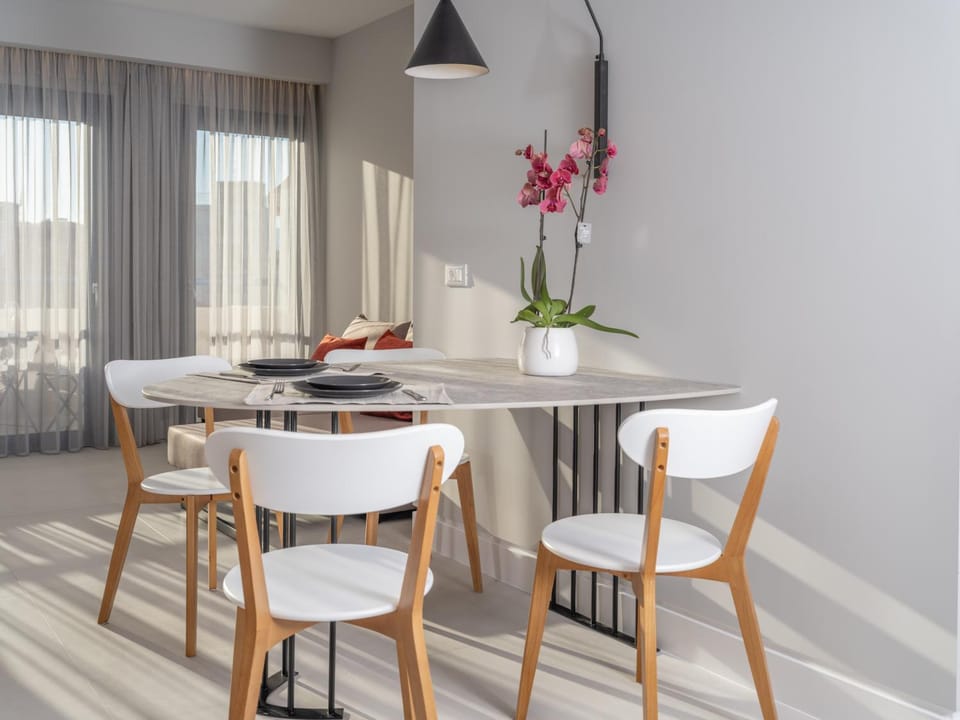 Dining area, City view