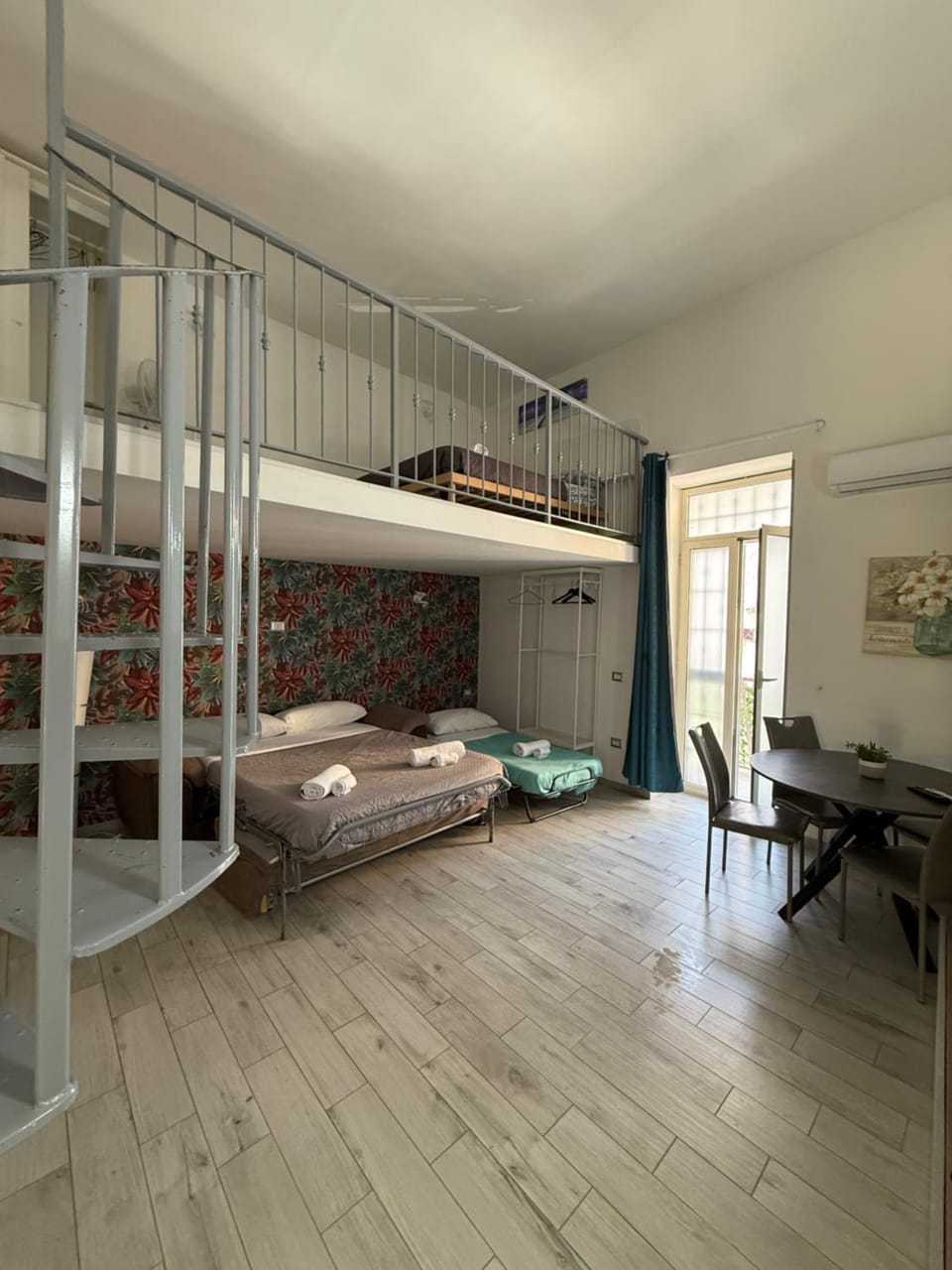 Napoli Centro-La Casa Di Lucio Bed and Breakfast in Naples
