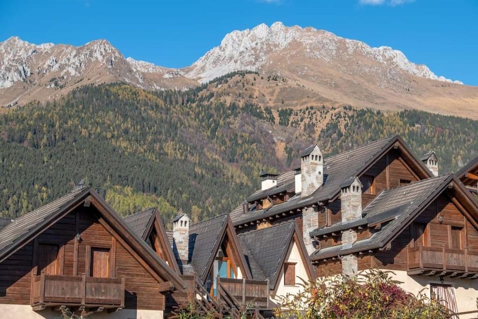 Nearby landmark, Mountain view