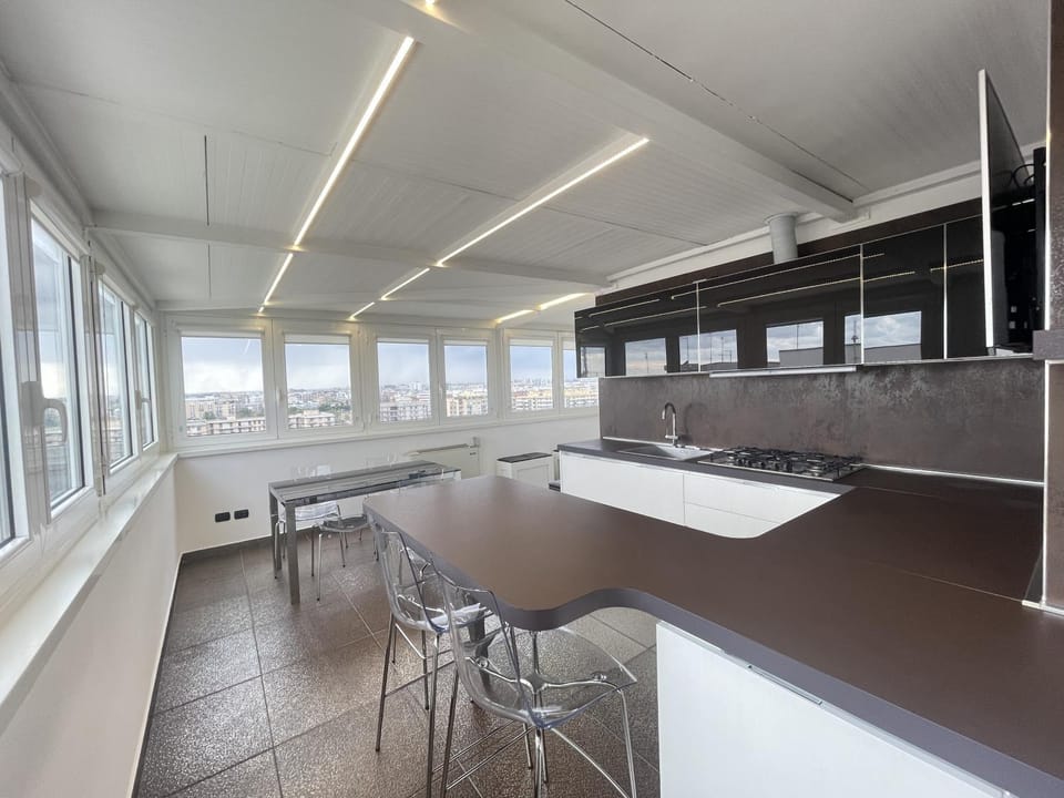 Kitchen or kitchenette, Dining area, stove