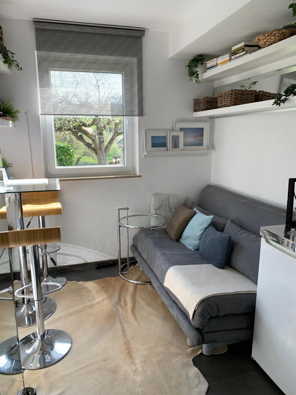Kitchen or kitchenette, Living room, Seating area
