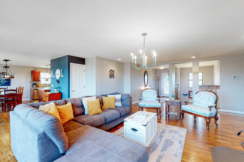 Majestic Mountain House in Beaver Lake