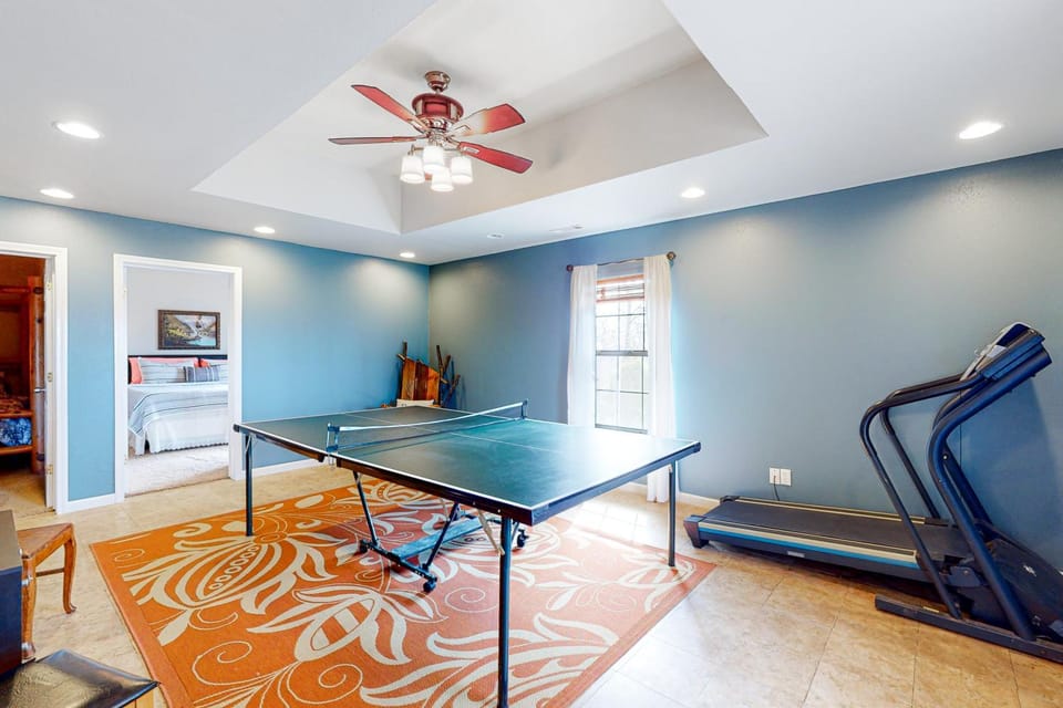 Majestic Mountain House in Beaver Lake