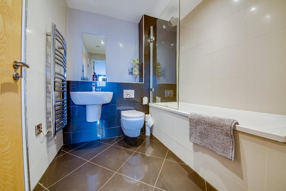 Spacious 3-Bed Penthouse with City Sky Line Views Apartment in Sheffield