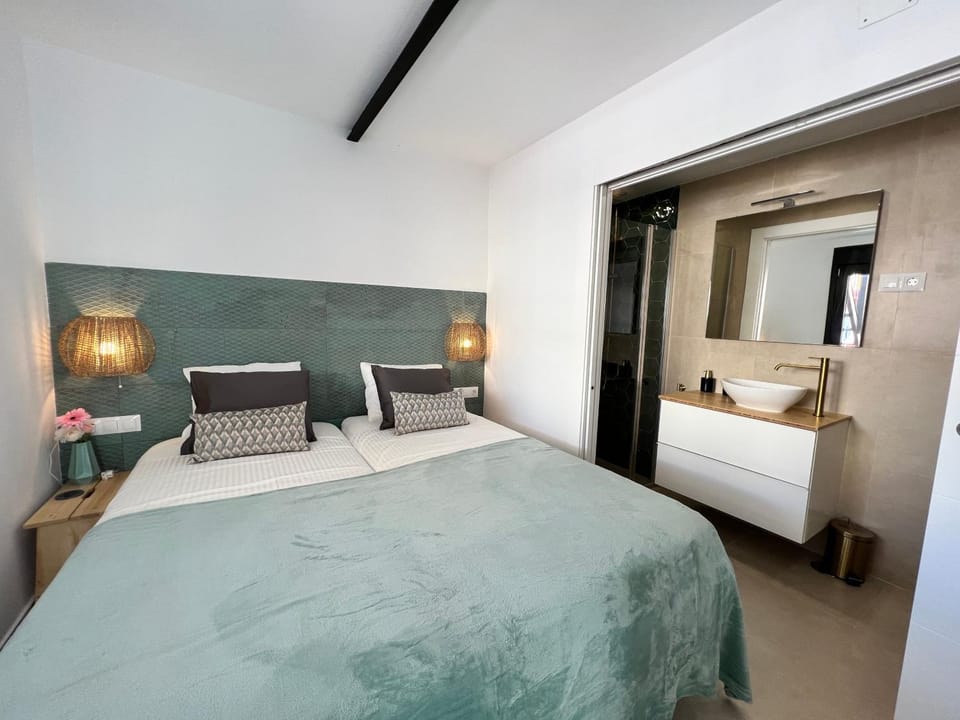 Bed, Bathroom, Bedroom, air conditioner
