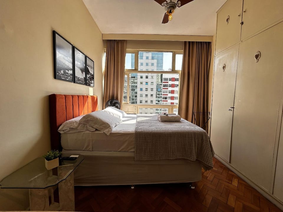 Apartamento em Copacabana com vista lateral do Mar Apartment in Rio de Janeiro