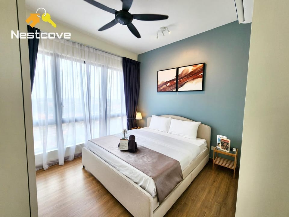 Bed, TV and multimedia, Photo of the whole room, Bedroom, fireplace