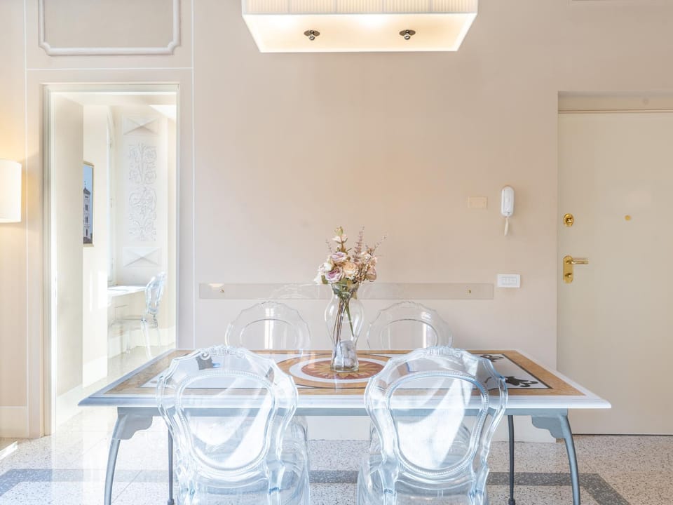 Communal lounge/ TV room, Living room, Seating area, Dining area, Communal kitchen