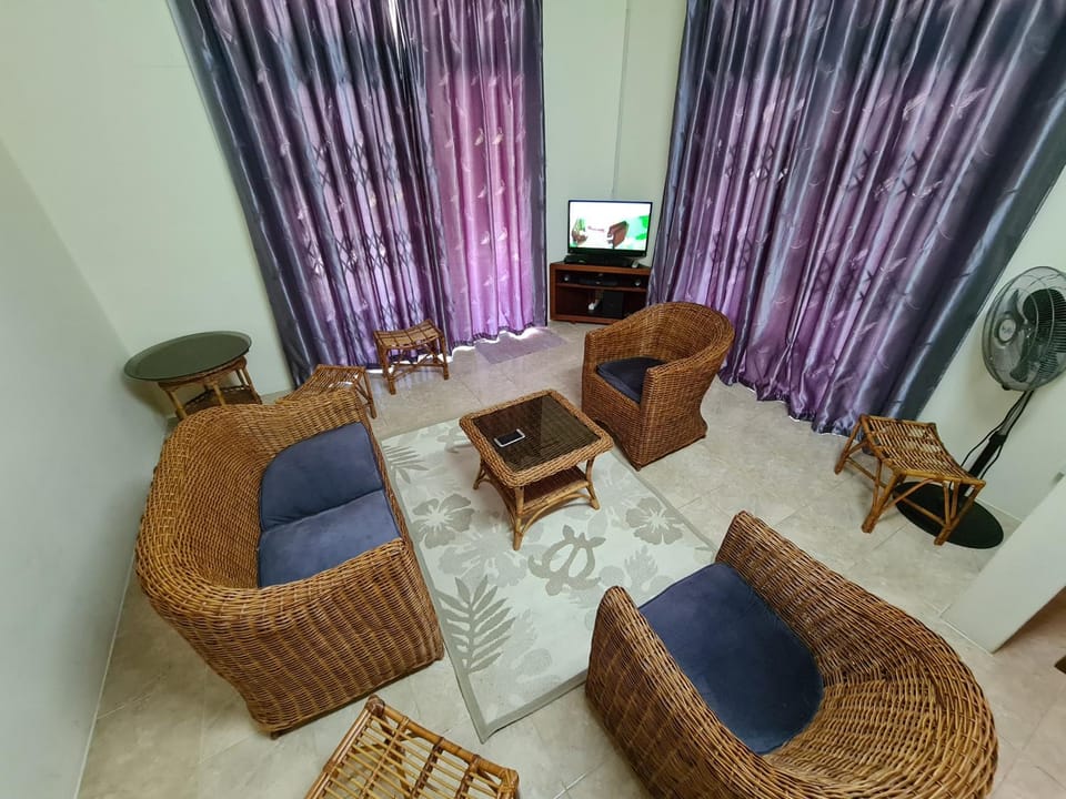 Communal lounge/ TV room, TV and multimedia, Living room, Seating area