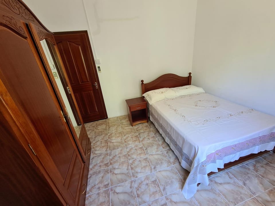 Bedroom, wardrobe