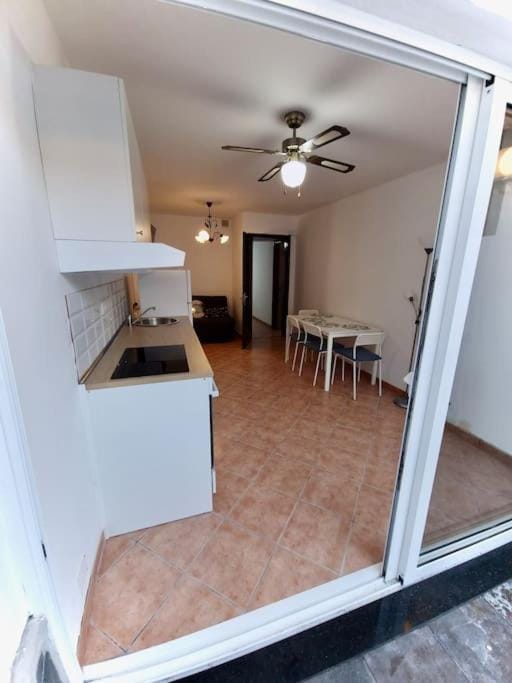 Kitchen or kitchenette, Dining area, fireplace