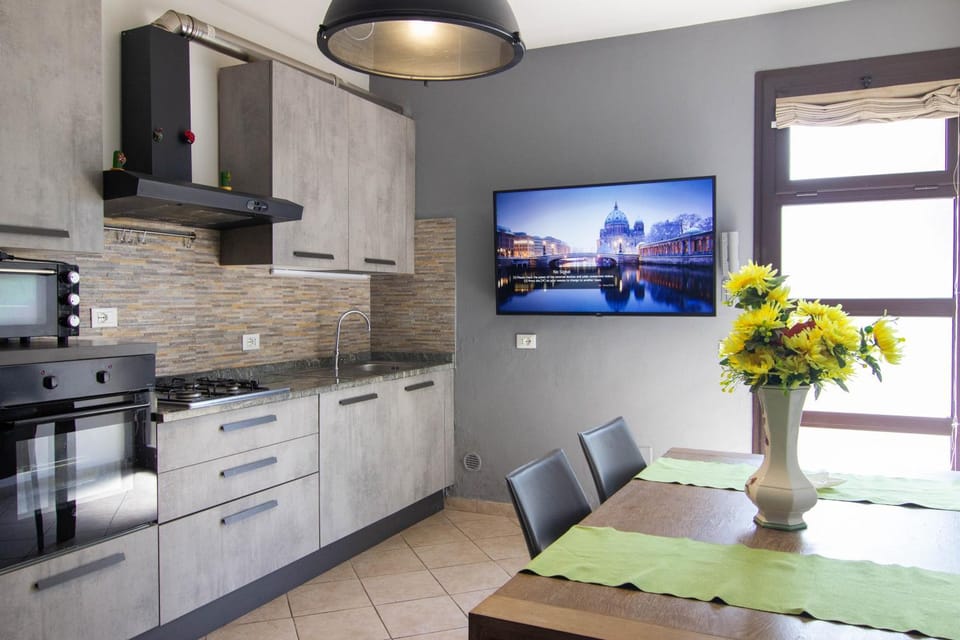TV and multimedia, Kitchen or kitchenette, oven, stove
